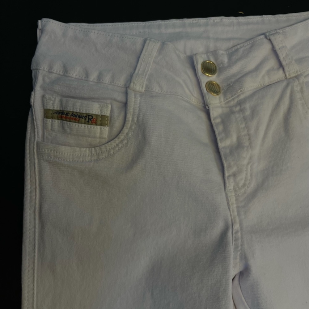 Gorgeous authentic Columbian jeans (white)